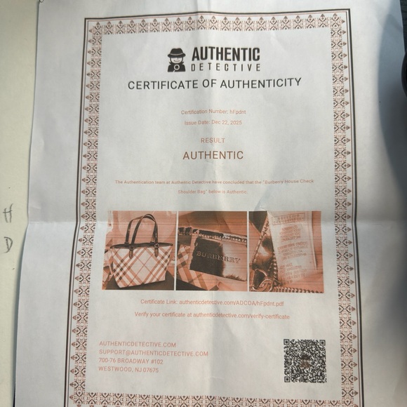 ADDITIONAL PRICE CUT Closet Clear Out Burberry Black and Tan Tote Bag, pouch - Picture 12 of 16